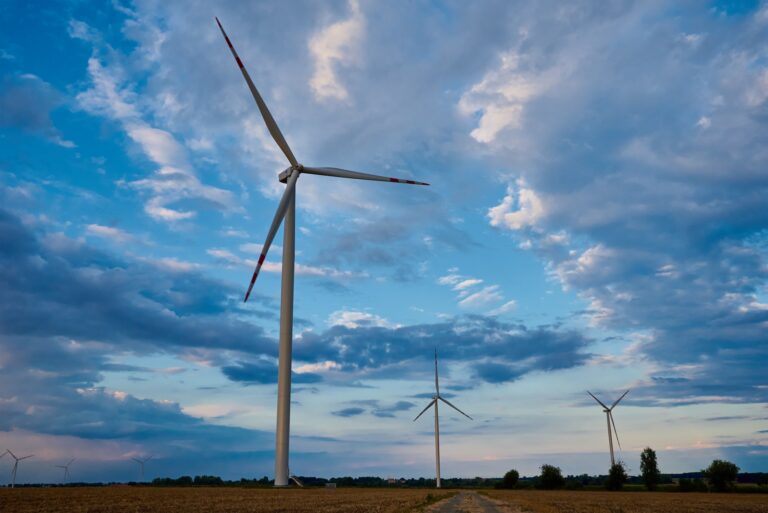 wind-turbine-in-the-field